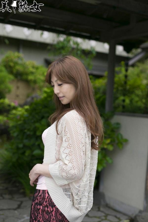    瞳亮 X-City居家美熟女写真集，温婉气质与私房诱惑美腿大片 [39P]第31张图片