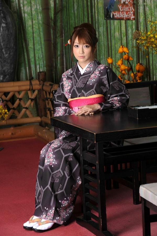    松岛枫(Kaede Matsushima)和服写真集：古典优雅的和风樱花诱惑与清丽脱俗的气质展示第4张图片