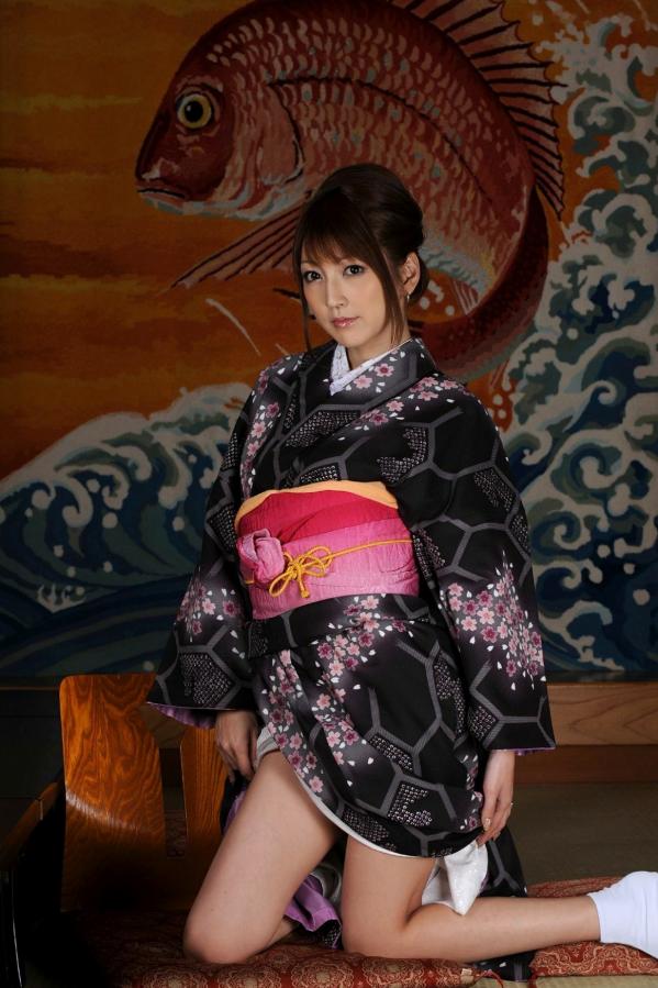    松岛枫(Kaede Matsushima)和服写真集：古典优雅的和风樱花诱惑与清丽脱俗的气质展示第18张图片