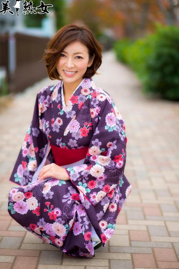    X-City_ 美熟女瞳リョウ(Ryo Hitomi)写真集，极致性感黑色蕾丝镂空吊带内衣私房套图第2张图片