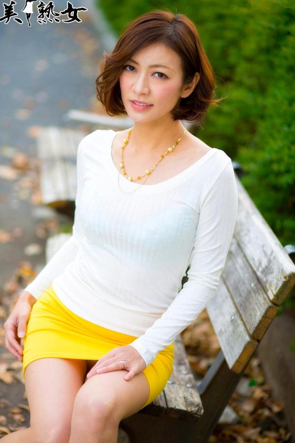    X-City_ 美熟女瞳リョウ(Ryo Hitomi)写真集，极致性感黑色蕾丝镂空吊带内衣私房套图第9张图片
