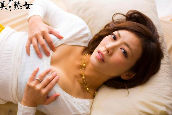    X-City_ 美熟女瞳リョウ(Ryo Hitomi)写真集，极致性感黑色蕾丝镂空吊带内衣私房套图第19张图片