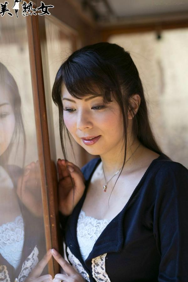    X-City 美熟女：一条绮美香私人居家与户外私房写真集第35张图片