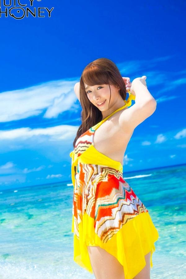    白石茉莉奈 Marina Shiraishi 甜美诱惑写真集，海边沙滩泳装与居家私房福利合集第20张图片