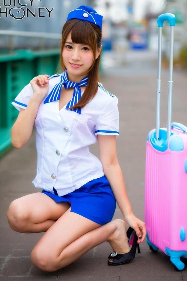    初川みなみ Minami Hatsukawa Juicy Honey写真集，室内私房内衣诱惑与甜美空姐制服造型，极致清新动人第12张图片