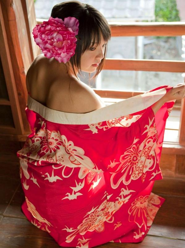    篠崎愛 Sabra 写真集：童颜巨乳的极致诱惑，私房内衣与日式和服美学盛宴 (75P)第49张图片