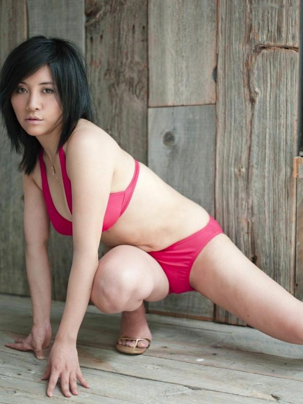    ミラクルヒカル《First Love》性感金色比基尼私房写真，魅惑短发御姐成熟曲线美第10张图片
