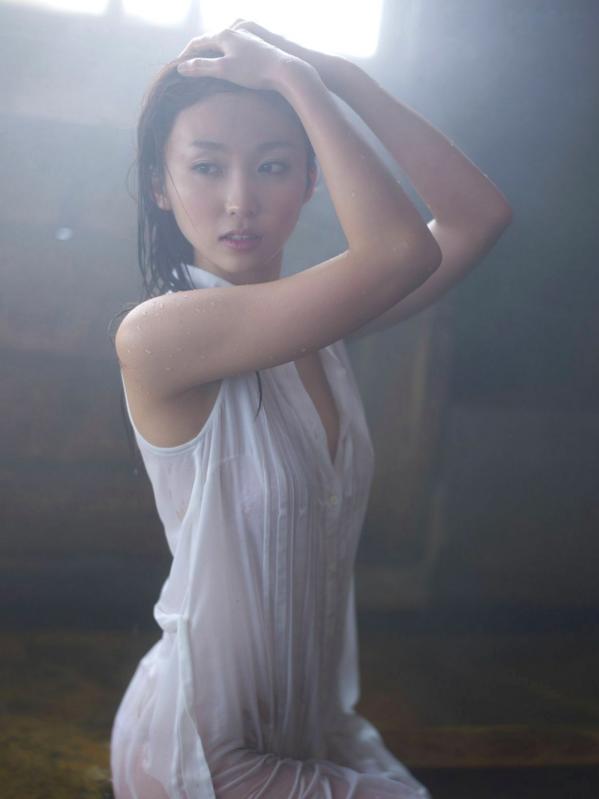    吉木梨纱写真《SNOW FAIRY 2》湿身白衫与清凉比基尼诱惑，绝美身材尽显 [40P]第23张图片