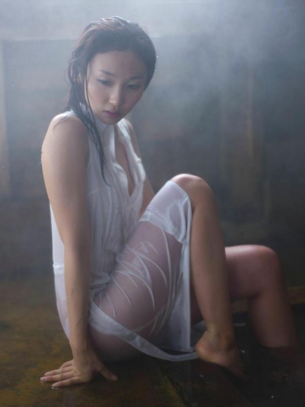    吉木梨纱写真《SNOW FAIRY 2》湿身白衫与清凉比基尼诱惑，绝美身材尽显 [40P]第24张图片