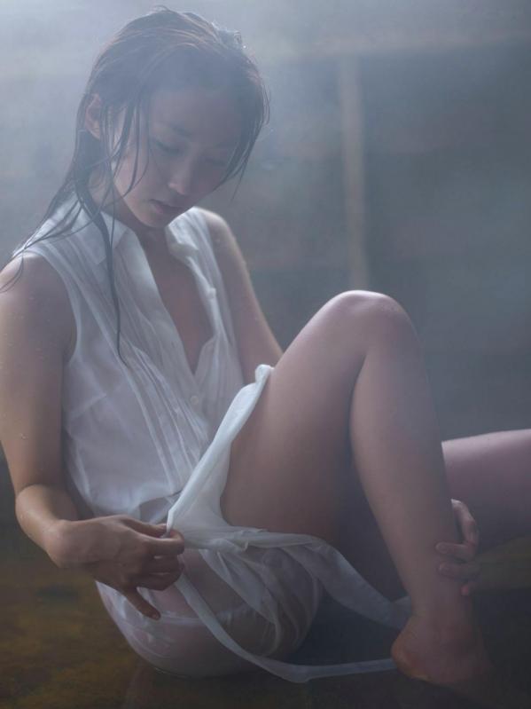    吉木梨纱写真《SNOW FAIRY 2》湿身白衫与清凉比基尼诱惑，绝美身材尽显 [40P]第25张图片