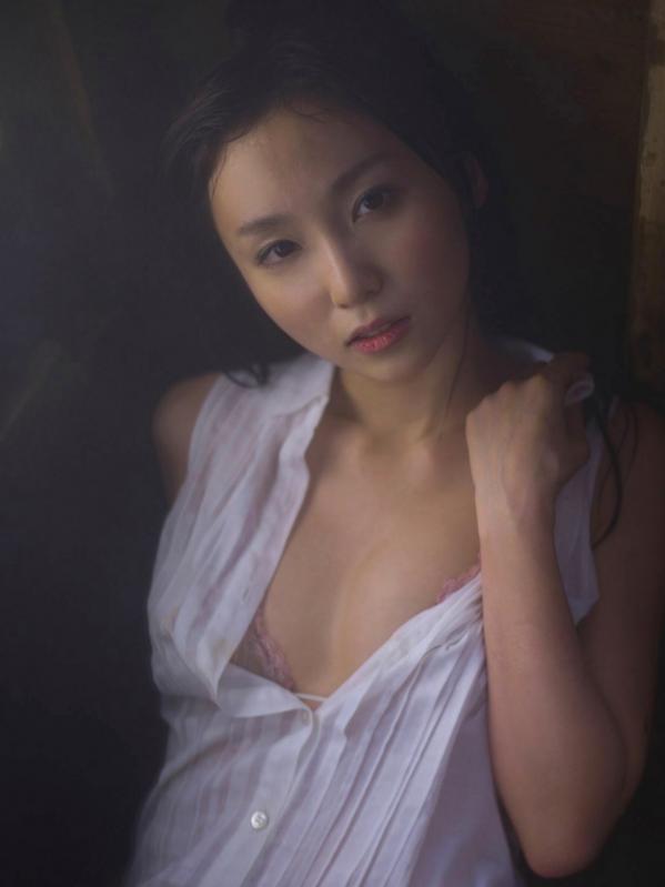    吉木梨纱写真《SNOW FAIRY 2》湿身白衫与清凉比基尼诱惑，绝美身材尽显 [40P]第35张图片