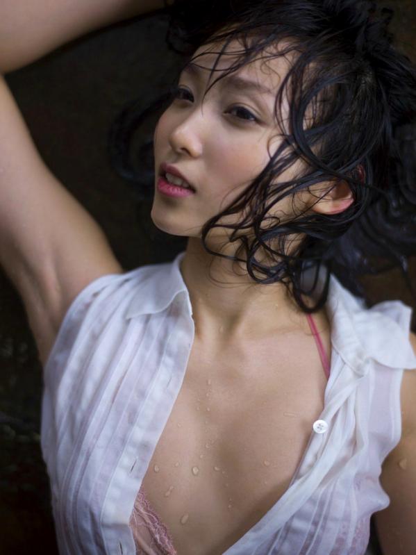    吉木梨纱写真《SNOW FAIRY 2》湿身白衫与清凉比基尼诱惑，绝美身材尽显 [40P]第36张图片