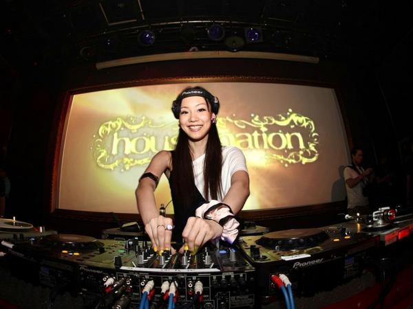    長谷川潤+鈴木亜美《IN HOUSE NATION》高清写真集：日系女神私房街拍与发布会精彩现场，感受双倍优雅魅力第21张图片