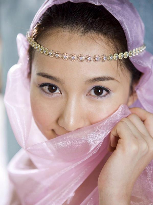    Sabra_ 加藤ゆり写真集：甜美运动装、异域舞娘与优雅礼服的多面魅力特辑第15张图片