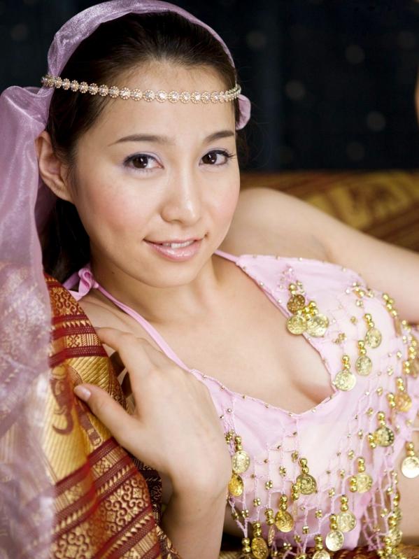    Sabra_ 加藤ゆり写真集：甜美运动装、异域舞娘与优雅礼服的多面魅力特辑第17张图片