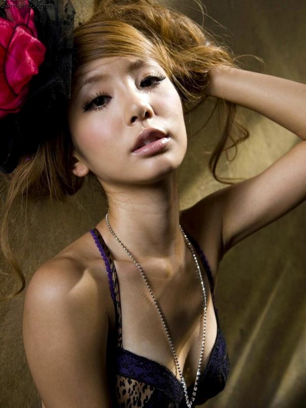    Sabra Strictly Girl 福长优写真集：魅力内衣诱惑与丝袜私房街拍大片第14张图片