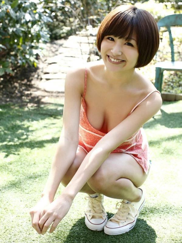    糸山千惠Sabra《爆乳LOVE!》写真：短发甜美笑颜，完美展现极致童颜巨乳身材，私房卧室诱惑第8张图片