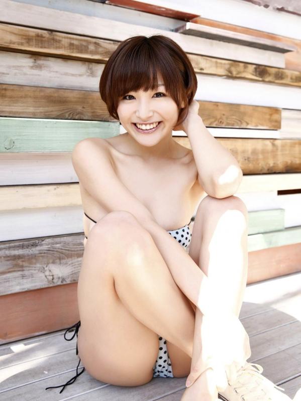    糸山千惠Sabra《爆乳LOVE!》写真：短发甜美笑颜，完美展现极致童颜巨乳身材，私房卧室诱惑第25张图片