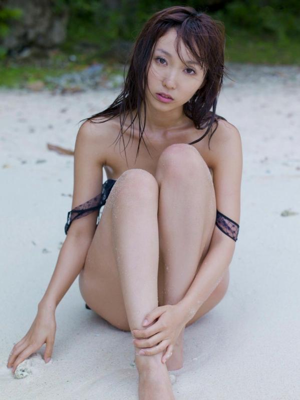    Sabra精选：吉木梨纱海滩野性湿身诱惑写真，岩石间的极致性感与曼妙曲线第29张图片