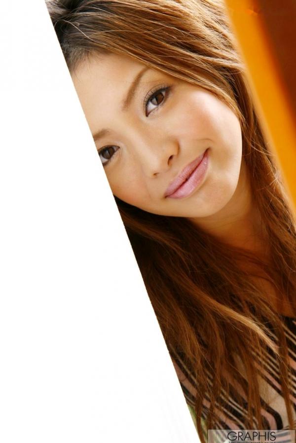    Graphis美女爱原梨乃系列：灵动自然写真集，捕捉清纯少女的细腻神态与户外艺术美感第20张图片