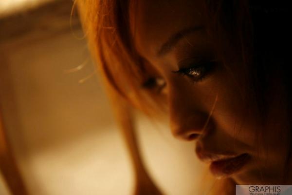    Graphis美女爱原梨乃系列：灵动自然写真集，捕捉清纯少女的细腻神态与户外艺术美感第32张图片
