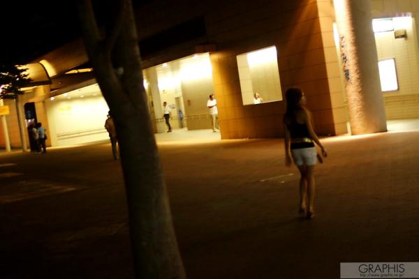    Graphis美女爱原梨乃系列：灵动自然写真集，捕捉清纯少女的细腻神态与户外艺术美感第39张图片