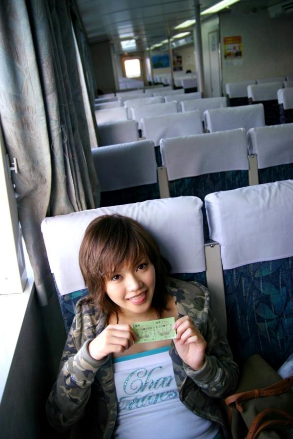    Graphis写真集：喜田嶋理绪(喜田嶋りお)《Beyond the Sky》户外咖啡馆海滩度假随拍第5张图片