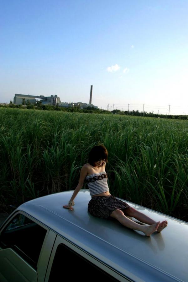    Graphis写真集：喜田嶋理绪(喜田嶋りお)《Beyond the Sky》户外咖啡馆海滩度假随拍第22张图片
