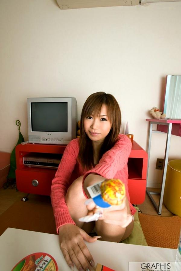    Graphis小西那奈《Sweet Dream》系列，活力居家与时尚亮片造型写真，青春俏皮的性感视觉美学，高清精品赏析第7张图片