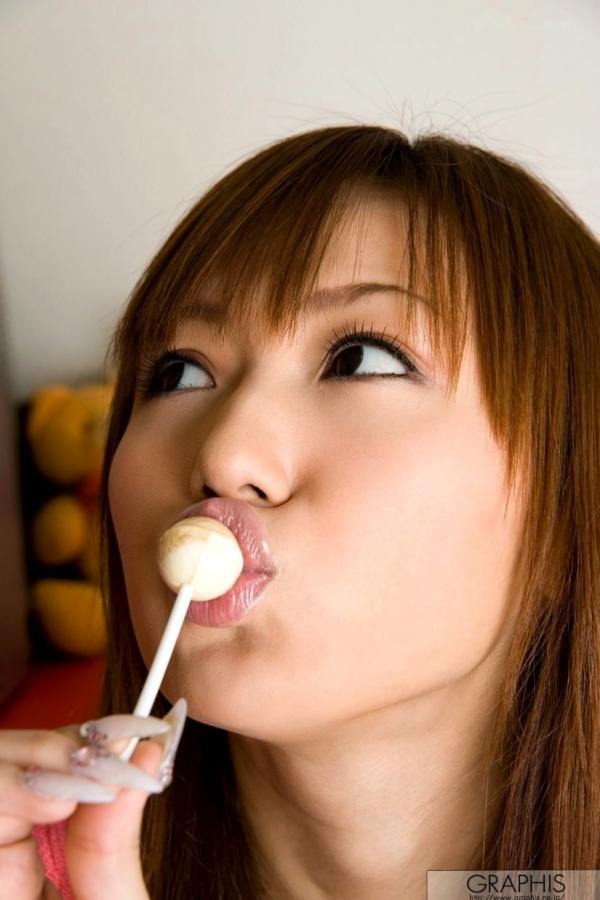    Graphis小西那奈《Sweet Dream》系列，活力居家与时尚亮片造型写真，青春俏皮的性感视觉美学，高清精品赏析第8张图片