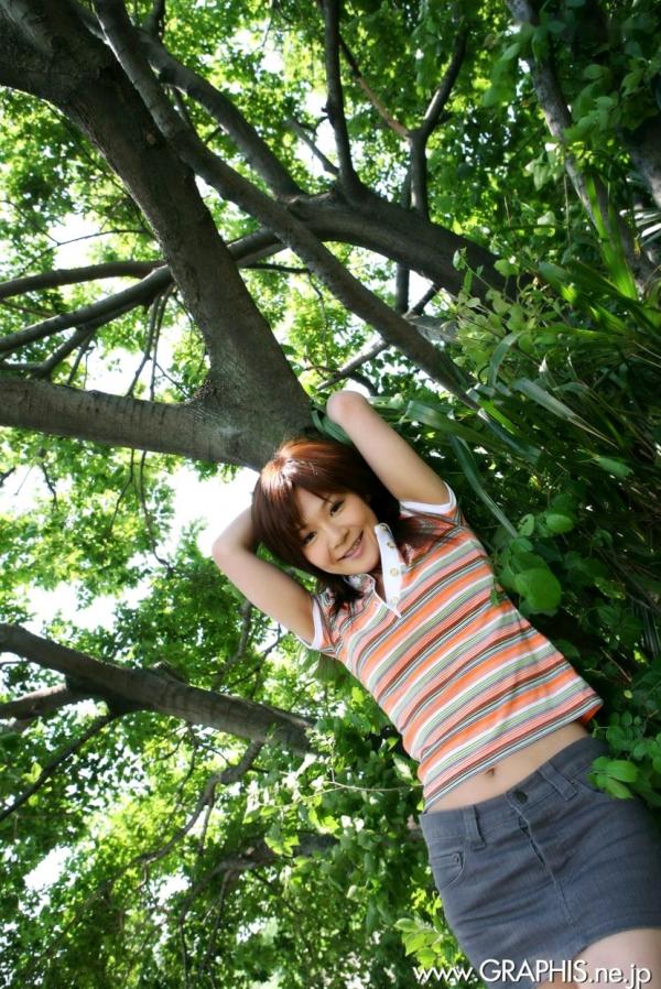    Graphis Tomomi Takahara 高原智美写真集：清纯甜美与性感魅力，室内内衣美照与户外短裙系列第1张图片