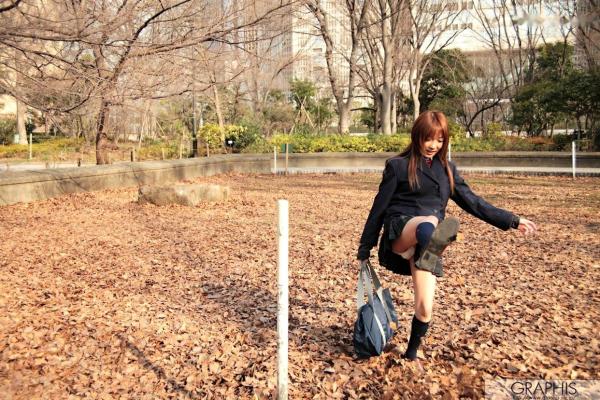    Graphis_大塚ひな/大冢雏《es》校服制服写真_清新校园风格_户外落叶唯美写真第9张图片