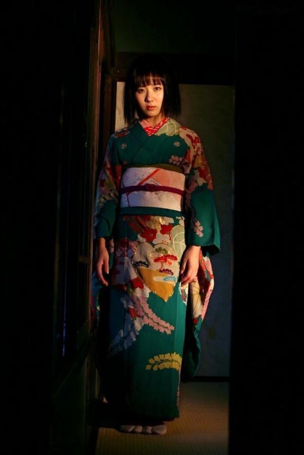    Graphis_恋野恋《Eanadu Hath Come》写真集：精选唯美和服、清纯校服与治愈系少女风，记录邻家女孩灵动瞬间第5张图片