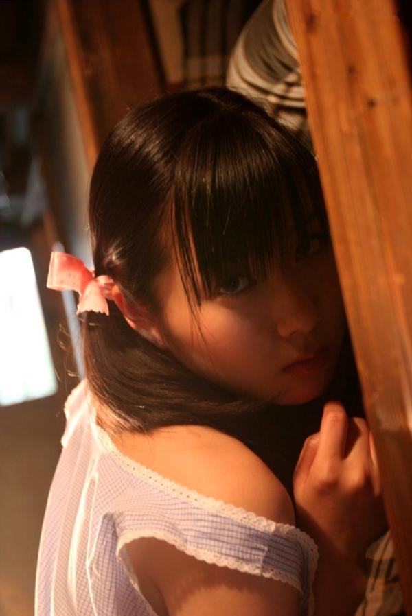    Graphis_恋野恋《Eanadu Hath Come》写真集：精选唯美和服、清纯校服与治愈系少女风，记录邻家女孩灵动瞬间第23张图片