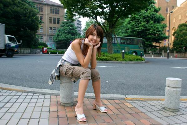    Graphis: 佐藤江梨花 写真集 - 唯美居家地毯诱惑与清新街拍纪实第4张图片