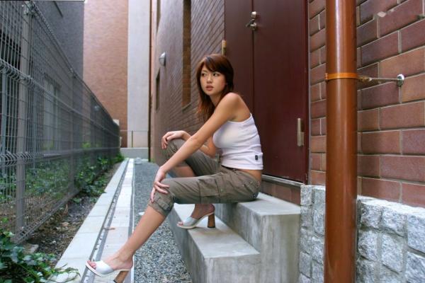    Graphis: 佐藤江梨花 写真集 - 唯美居家地毯诱惑与清新街拍纪实第6张图片