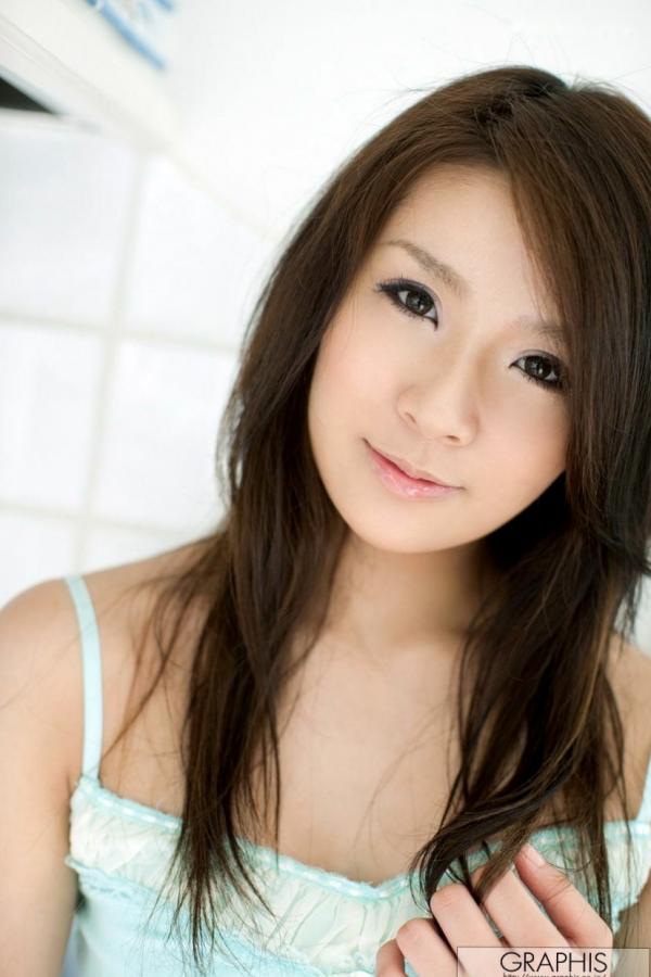    爱内梨花 Rinka Aiuchi 写真集：清纯校服与性感内衣私房套图，GRAPHIS精选魅力呈现第7张图片