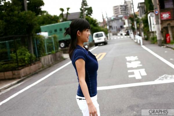    Graphis写真集：範田紗々《Natural Distance》户外街拍与泳装比基尼诱惑第21张图片