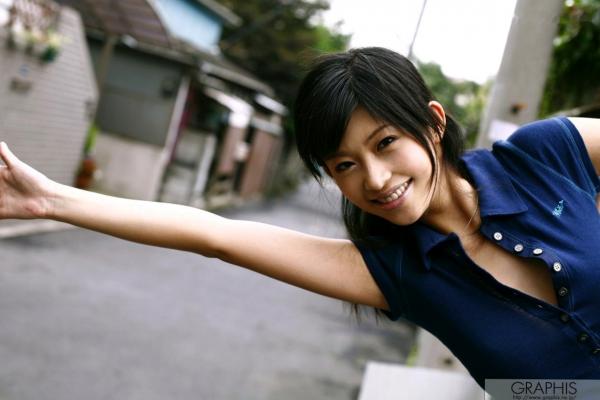    Graphis写真集：範田紗々《Natural Distance》户外街拍与泳装比基尼诱惑第26张图片