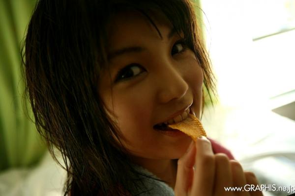    Graphis写真精选：春咲梓美青春动感写真，小麦色肌肤展现运动健康美，清纯活力，居家生活风（41P）第41张图片