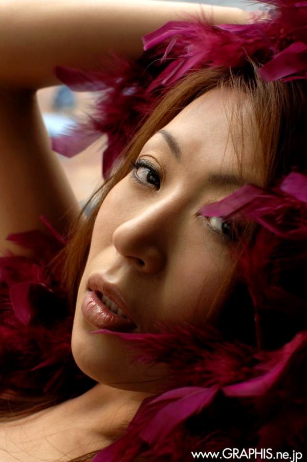    Graphis系列：草凪純绝美写真集，演绎魅惑红裙性感私房，尽显冷艳成熟韵味第10张图片