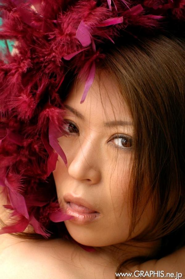    Graphis系列：草凪純绝美写真集，演绎魅惑红裙性感私房，尽显冷艳成熟韵味第11张图片