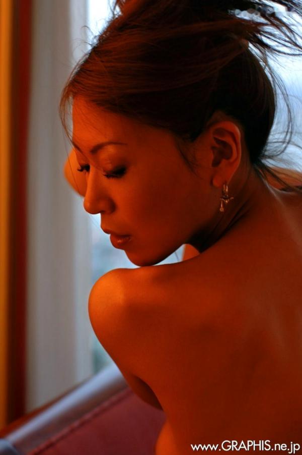    Graphis系列：草凪純绝美写真集，演绎魅惑红裙性感私房，尽显冷艳成熟韵味第16张图片