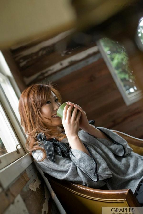    Graphis春風えみ《Escalation》室内家居风写真，温婉气质与私房生活感呈现，尽显日系魅力第1张图片