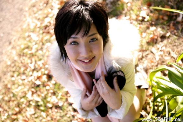    Graphis南优兰户外个人写真：清新少女冬日街拍短裙美腿福利图集第19张图片