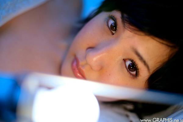    Graphis南优兰户外个人写真：清新少女冬日街拍短裙美腿福利图集第23张图片