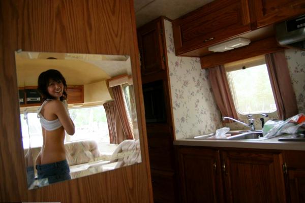    Graphis写真：秋元夏美(Akimoto Natsumi) - 房车野外清新夏日私房诱惑，初次亮相惊艳写真集[8P]第3张图片