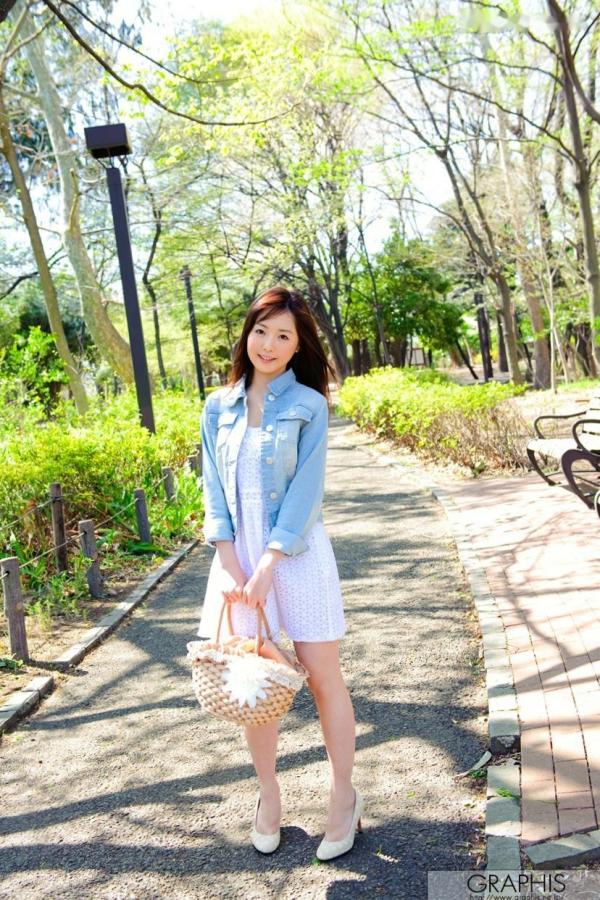    Graphis美女菖蒲美樱写真集：清纯校服诱惑与性感蕾丝内衣私房照，展现迷人曲线与少女魅力第1张图片