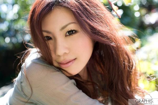    篠原凉(Ryo Shinohara) - Graphis写真集：私房诱惑与户外灵动，尽显成熟女性的优雅姿态 [30P]第5张图片