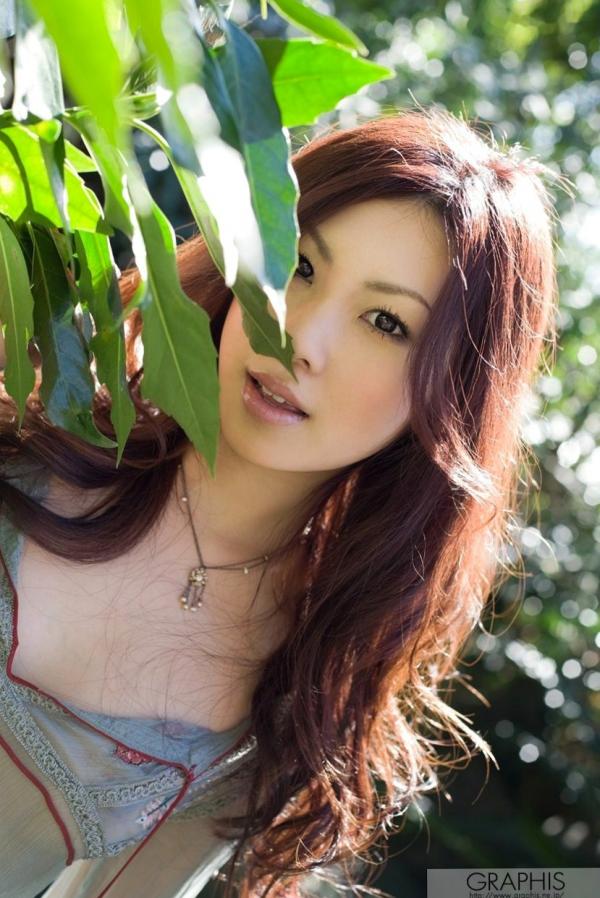    篠原凉(Ryo Shinohara) - Graphis写真集：私房诱惑与户外灵动，尽显成熟女性的优雅姿态 [30P]第11张图片